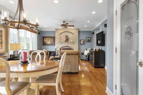 482 Prospect Ave, Elmhurst IL 60126-4325 exterior