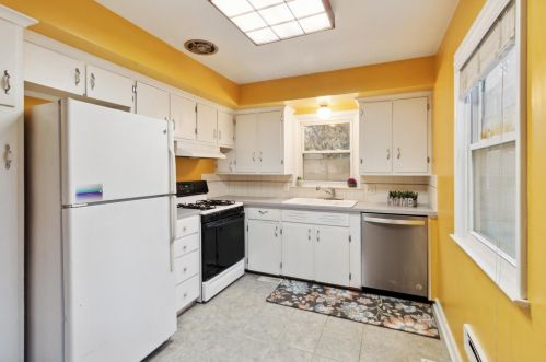 2119 Golfview Ave, Kalamazoo MI 49001-5223 exterior