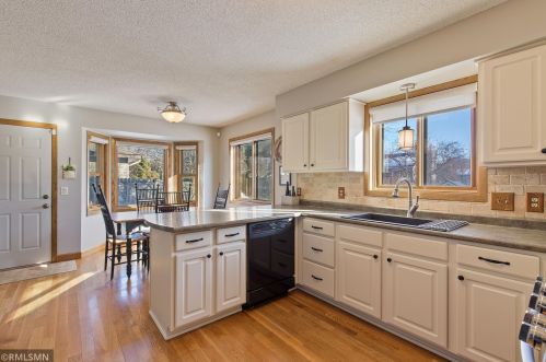 1058 Briar Crk Rd, Saint Paul MN 55123-1515 exterior