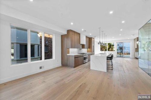 152 Morningside Ln, Palisades Park NJ 07650-1918 exterior