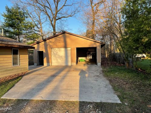 2087 Whitehall Rd, Meskegon MI 49445-1043 exterior