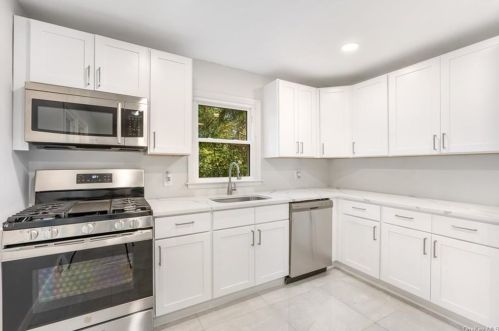 209 Centerville Rd, Middletown NY 10940-8454 exterior