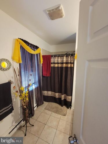 3535 8th St, Philadelphia PA 19140-4418 exterior