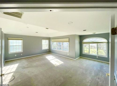 3 Bakley Ter, Town Center NJ 07052-2169 exterior