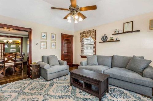 33 Ketewamoke Ave, Babylon NY 11702-1906 exterior