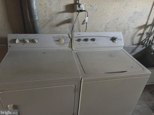 3126 Fairfield St, Philadelphia PA 19152-3406 exterior