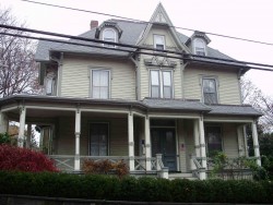 105 Eldredge St, Newton, MA 02458-2005