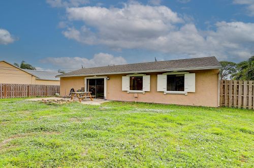 2351 Fruit Ave, Fort Pierce FL 34952-7422 exterior