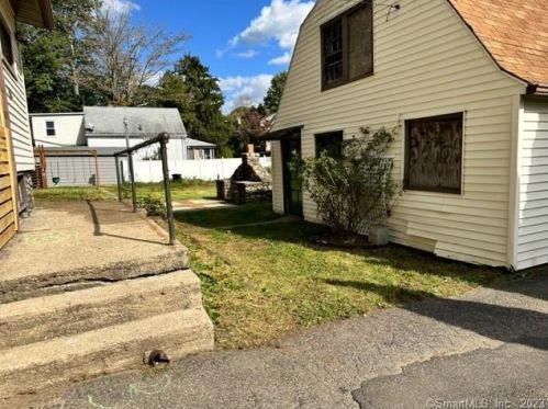 19 Spg St, Seymour CT 06483-3716 exterior