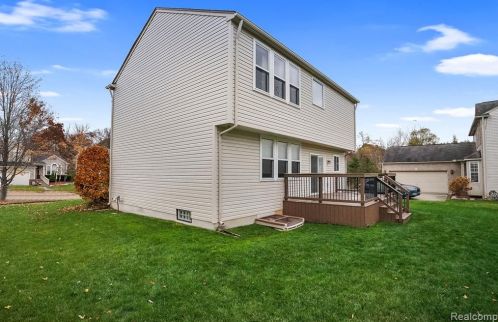 823 Cyn Crk Dr, Holly MI 48442-1560 exterior