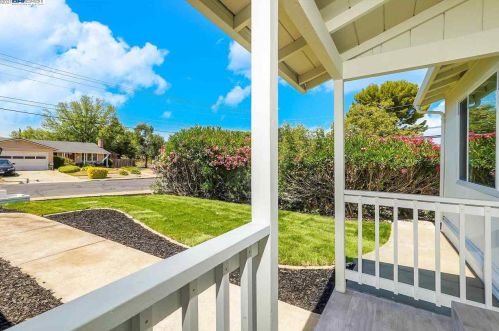 5501 Arizona Dr, Concord CA  94521-4026 exterior