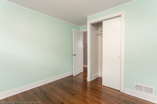 6322 Oak Park Ave, Chicago IL 60638-4018 exterior