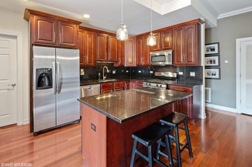 2639 Lawrence Ave, Chicago, IL 60625-3053