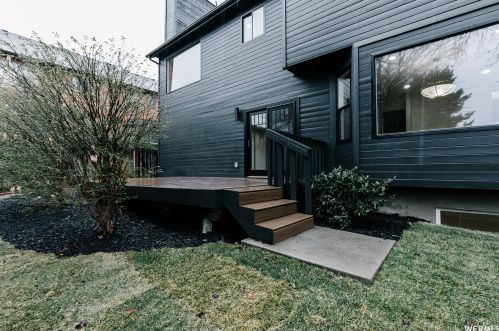 2621 Rockwell Dr, Sandy UT 84093-1967 exterior