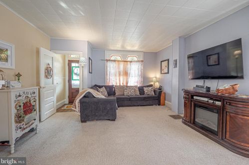 369 Spruce St, Pottstown PA 19464-5339 exterior