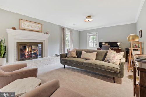 7701 Midday Ln, Alexandria VA 22306-2522 exterior