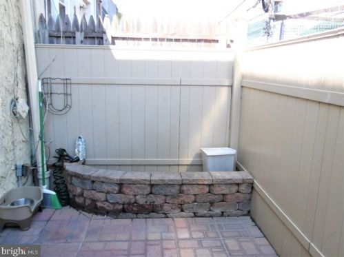 2449 Camac St, Philadelphia PA 19148-4311 exterior