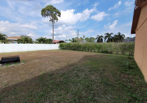 457 Walters Ter, Fort Pierce FL  34983-3878 exterior