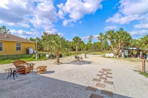 3575 20 Ave, Naples FL 34120-2377 exterior