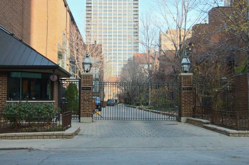 1340 Sutton Pl, Chicago, IL 60610-2008