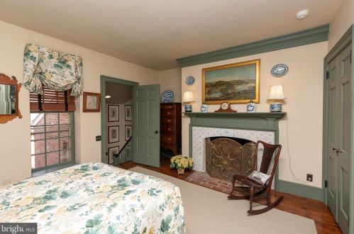 302 2nd St, Philadelphia PA 19148-1945 exterior