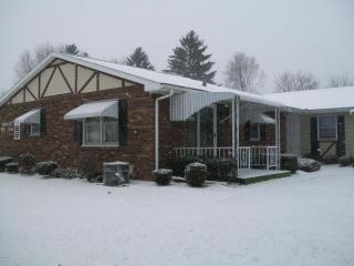 979 Andover Ct, Grand Rapids, MI 49508-4768