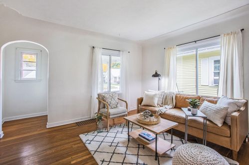 884 Hollywood St, Grand Rapids MI 49505-3812 exterior