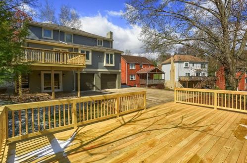 1093 Lakemont Dr, Pittsburgh PA  15243-1817 exterior