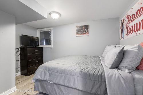 1025 Mayfield Ave, Chicago IL 60638-4404 exterior