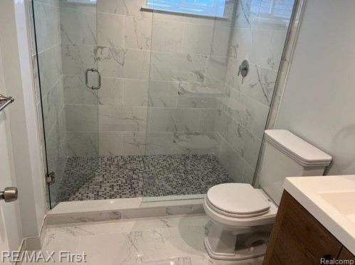 77 Tecumseh St, Clawson MI  48017-2054 exterior