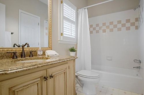 404 Colonsay Dr, Duluth GA 30097-4406 exterior