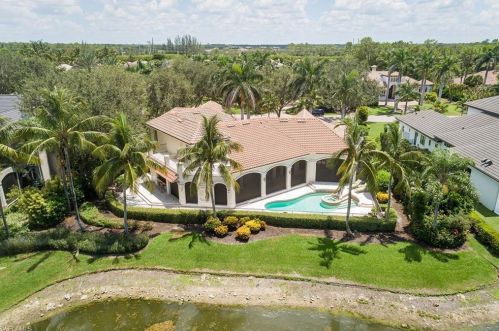 2943 Bellflower Ln, Naples FL 34105-3005 exterior