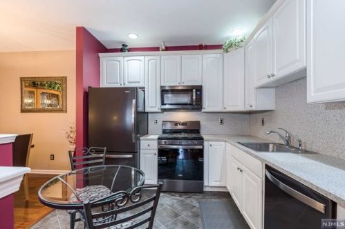 141 Barrister Dr, Kinnelon NJ 07405-3243 exterior