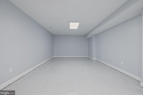 1941 Valleywood Rd, Mc Lean VA  22101-4931 exterior