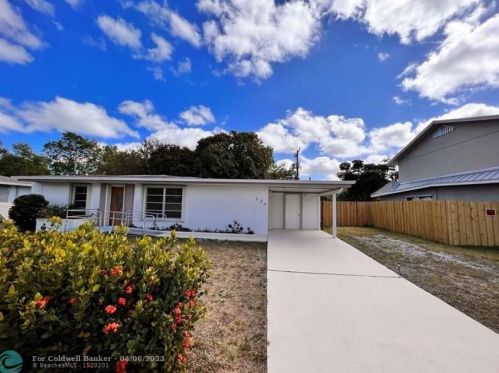 124 Lobster Rd, Fort Pierce FL  34983-1718 exterior