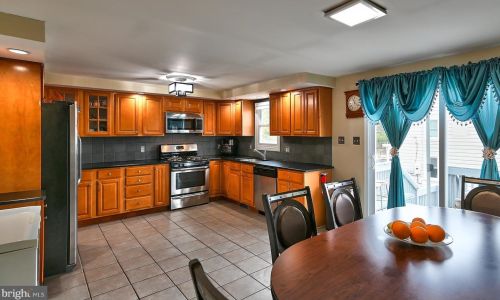 1 Hamilton Lk Dr, Trenton NJ 08619-3437 exterior