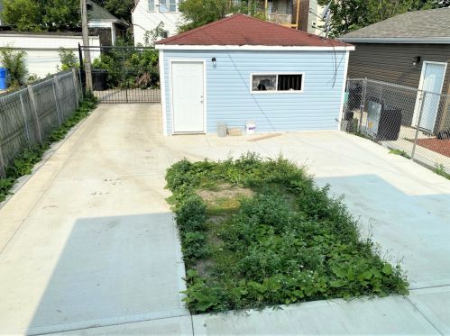 6224 Artesian Ave, Chicago IL  60629-1210 exterior