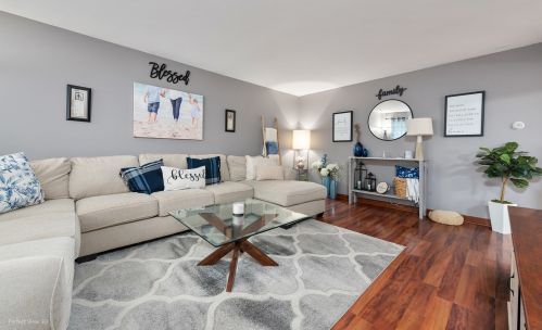 11759 Ewing Ave, Chicago, IL 60617-0073