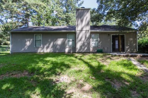 2098 Walden Park Dr, Lithonia, GA 30078-3476