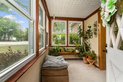 10226 Schlinger Ave, Milwaukee, WI 53214-1119