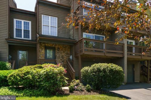 38 Chicopee Dr, Princeton NJ 08540-1826 exterior