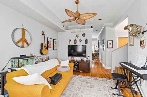 3046 Leavitt St, Chicago IL 60618-8114 exterior