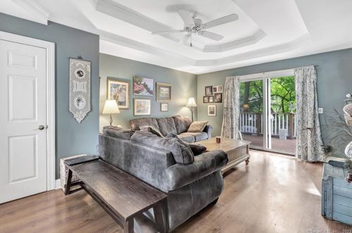 8 Talmadge St, Derby CT 06418-1004 exterior