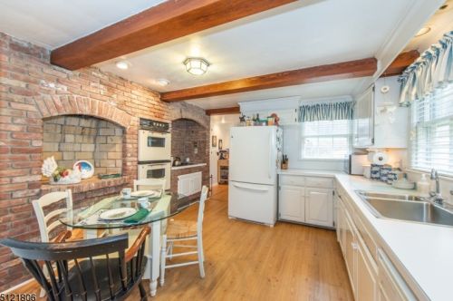 12 Schoolhouse Ln, Morristown NJ 07960-3323 exterior