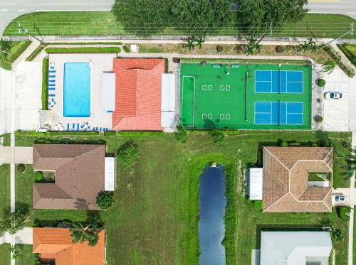 10427 Greentrail Dr, Boynton Beach FL 33436-4412 exterior