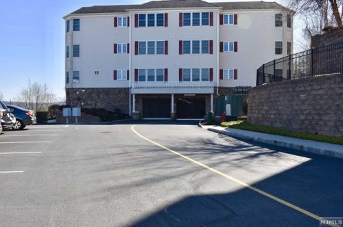 1103 Gatherings Dr, Paterson NJ 07508-1378 exterior