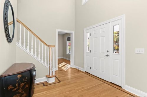 8 Gdn Ln, Westport CT 06880-5316 exterior