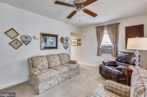 902 Lewis Ave, Rockville MD 20851-2350 exterior