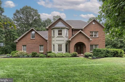 2 Merion Ct, Hummelstown, PA 17036-9287