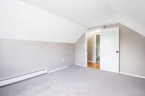 50 Standish St, Enfield CT 06082-6113 exterior